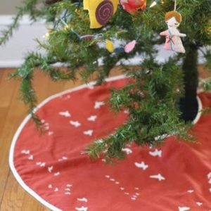 Easy Tree Skirt by Plum and June